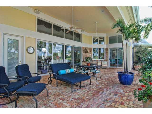 Ibis Golf & Country Club, FL Updated Waterfront Home - Water View Home